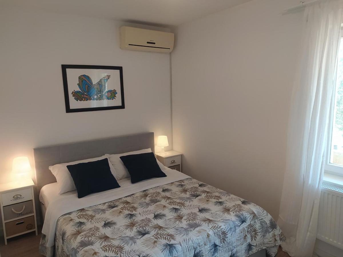 Apartment & Rooms Poppy Rose 扎达尔 外观 照片