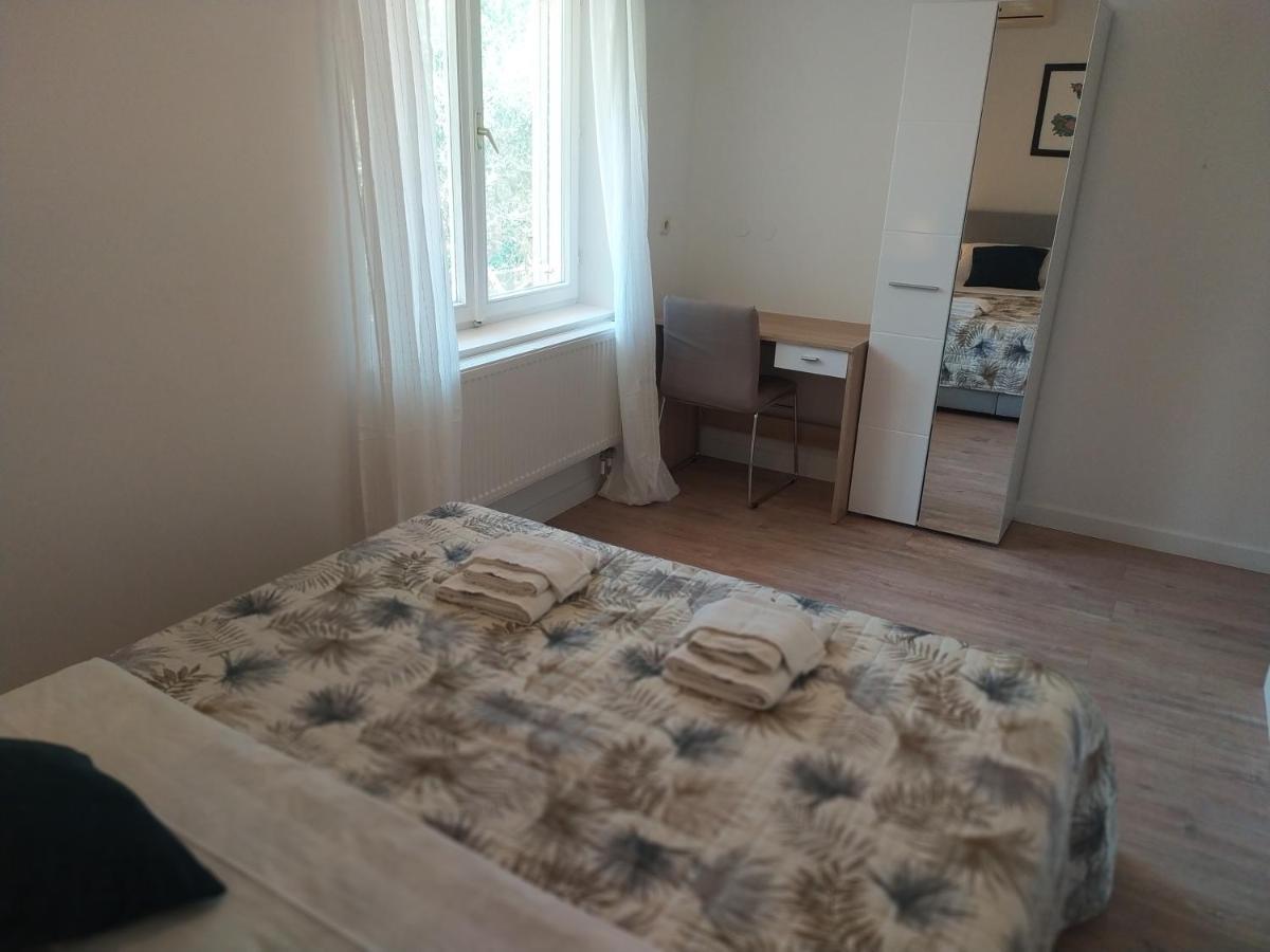 Apartment & Rooms Poppy Rose 扎达尔 外观 照片