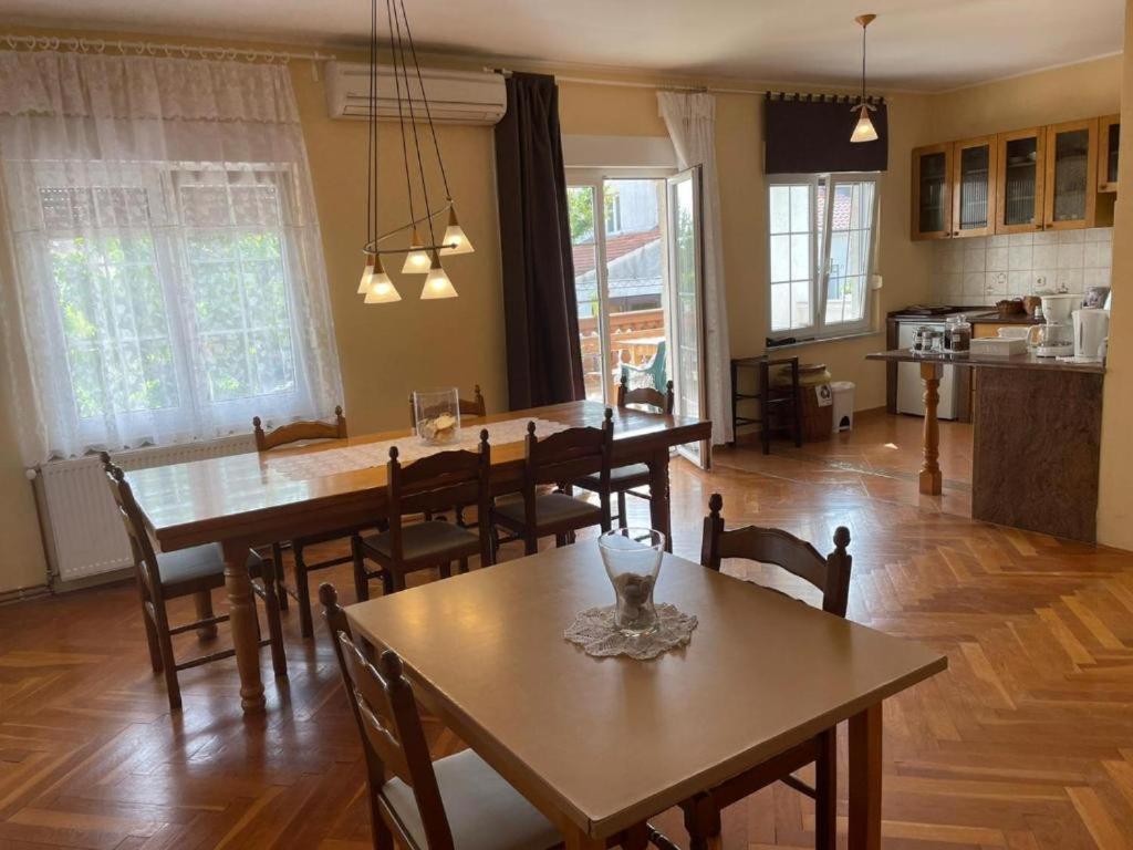 Apartment & Rooms Poppy Rose 扎达尔 外观 照片