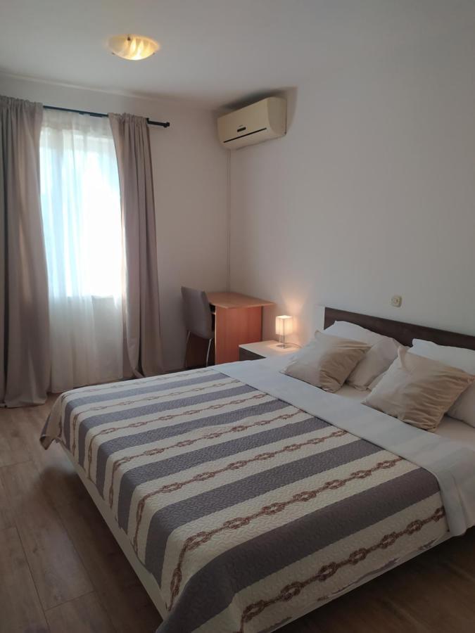 Apartment & Rooms Poppy Rose 扎达尔 外观 照片