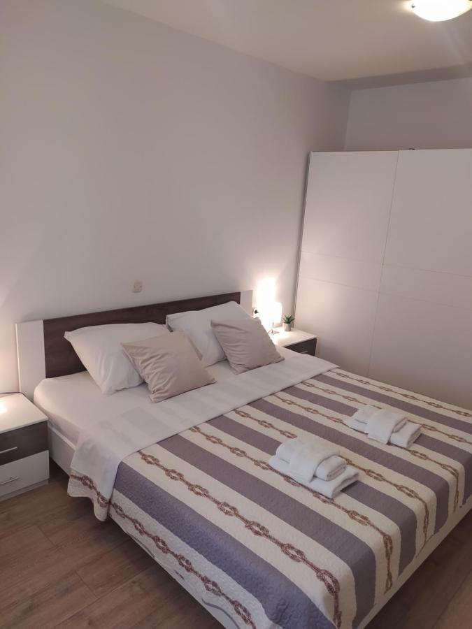 Apartment & Rooms Poppy Rose 扎达尔 外观 照片