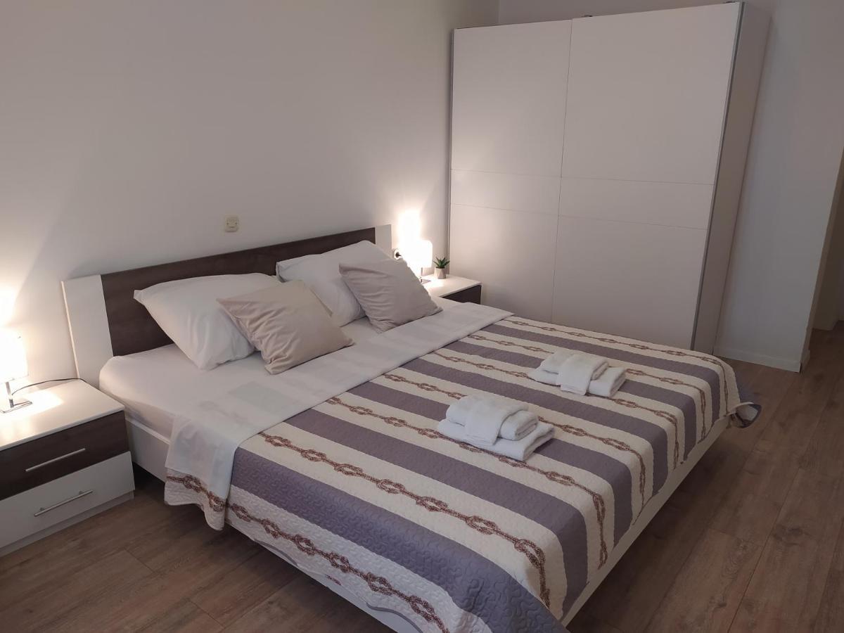 Apartment & Rooms Poppy Rose 扎达尔 外观 照片